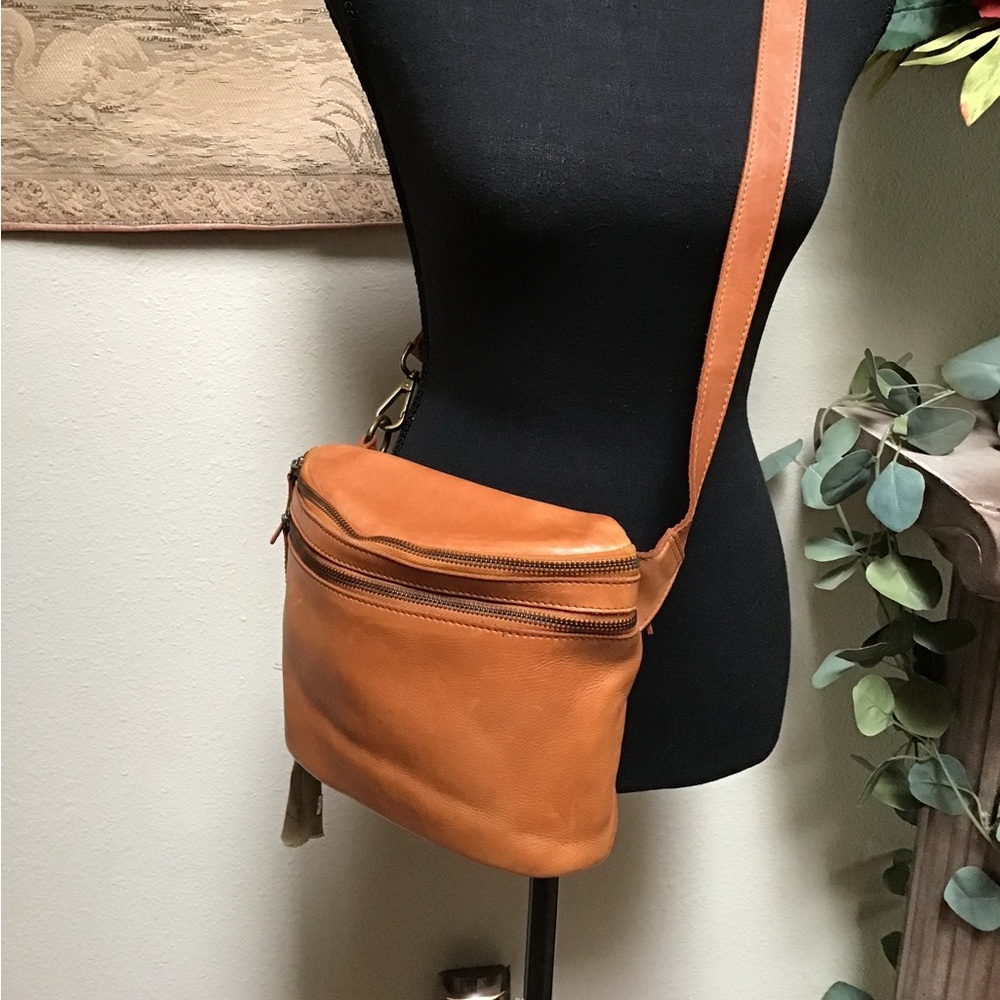 SADDLE BROWN ALL LEATHER CROSSBODY PURSE. By VILCNCA, MADE IN HOLLAND